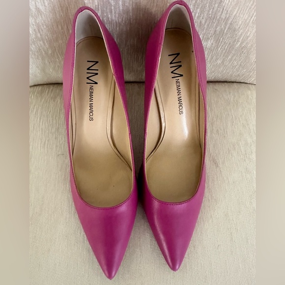 Beautiful Neiman Marcus Signature Pink Heels. Size 9 - Picture 5 of 5